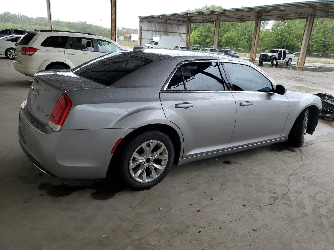 2015 Chrysler 300 - Image 3