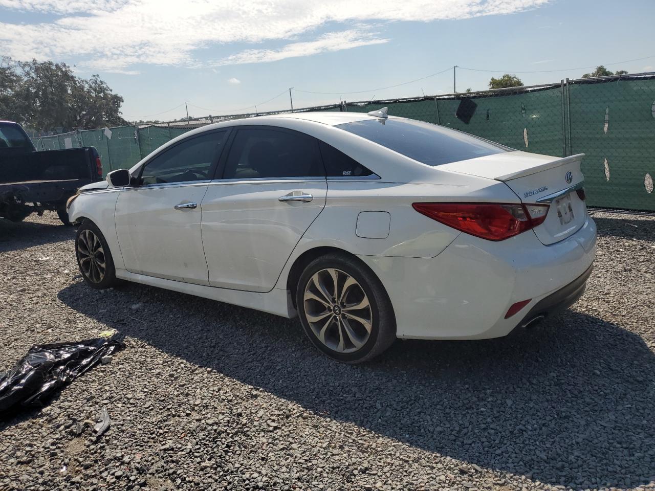 2014 Hyundai Sonata - Image 2