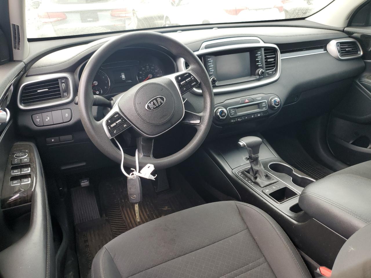 5XYPGDA55KG522390 2019 Kia Sorento Lx