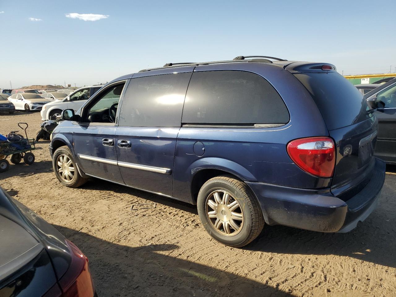 2006 Chrysler Town & Country - Image 2