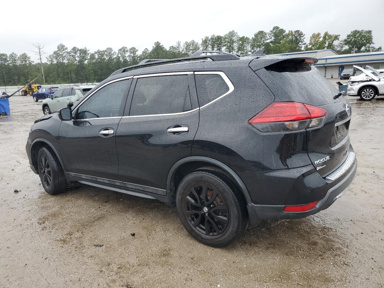 2017 Nissan Rogue - Image 2