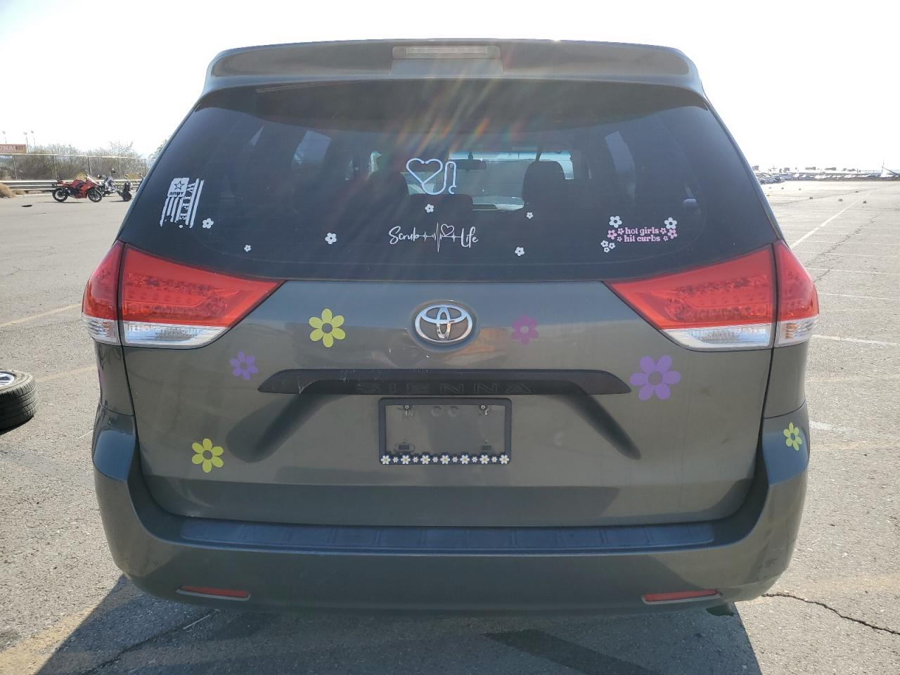 2011 Toyota Sienna - Image 6