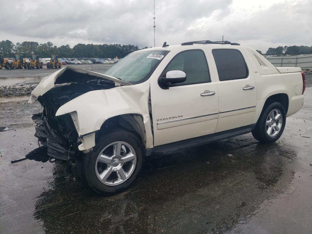 3GNTKGE33BG151326 2011 Chevrolet Avalanche Ltz