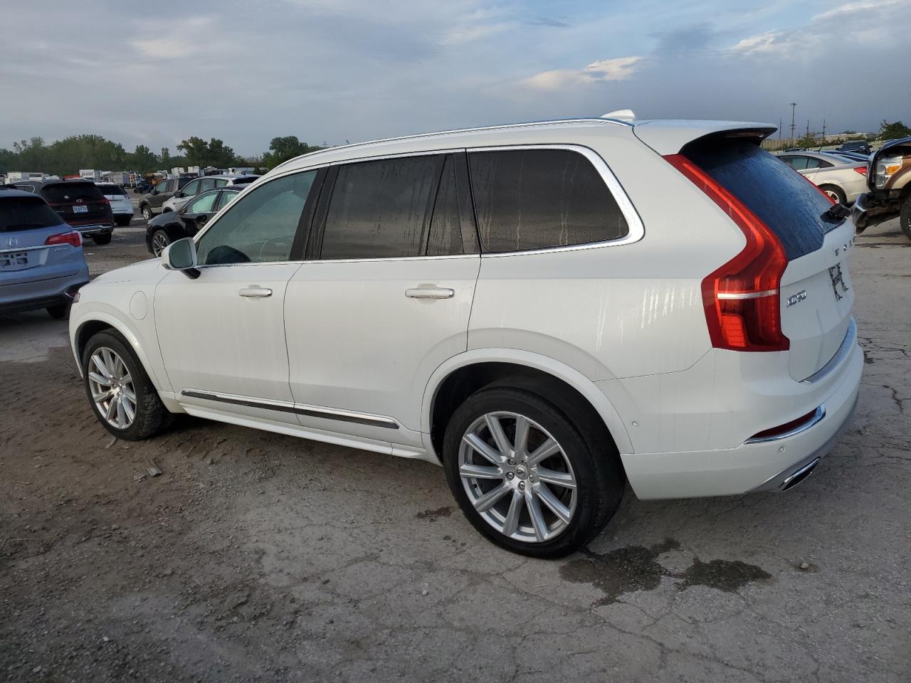 YV4BC0PL6H1184430 2017 VOLVO XC90 - Image 2