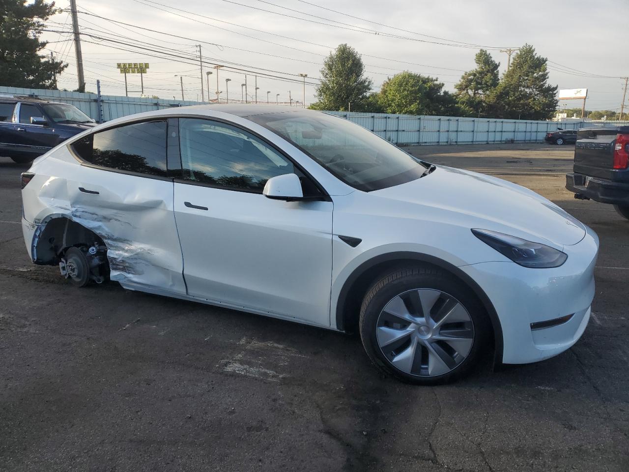 7SAYGDEE9RA259028 2024 Tesla Model Y