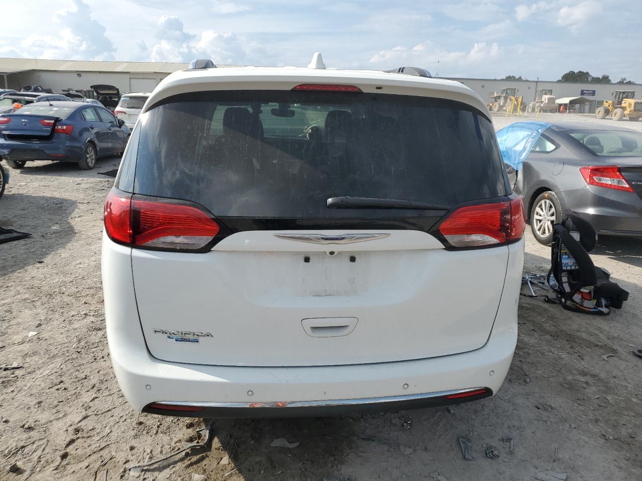 2C4RC1BG2KR651119 2019 Chrysler Pacifica Touring L