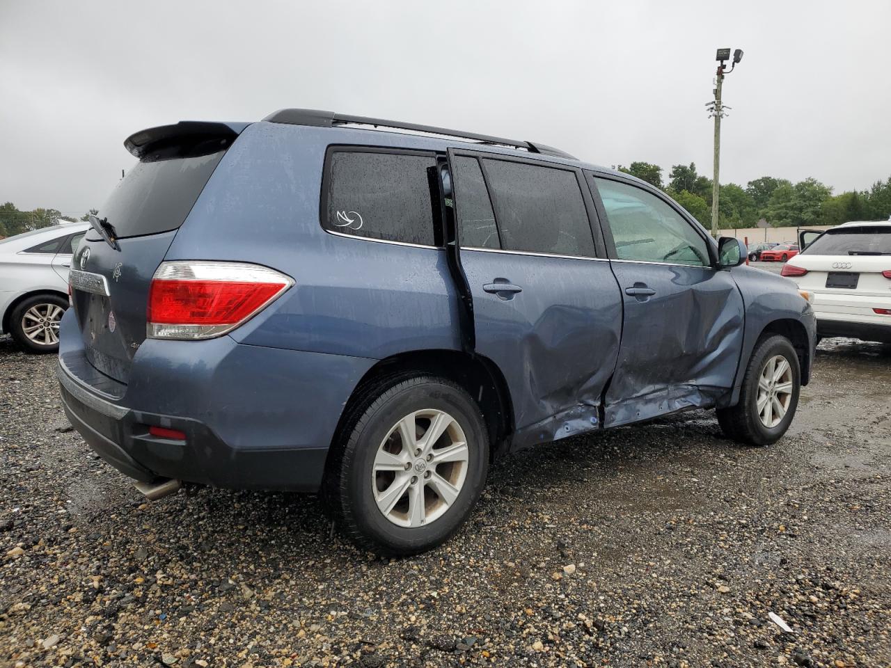 VIN 5TDBK3EH5DS214732 2013 TOYOTA HIGHLANDER no.3