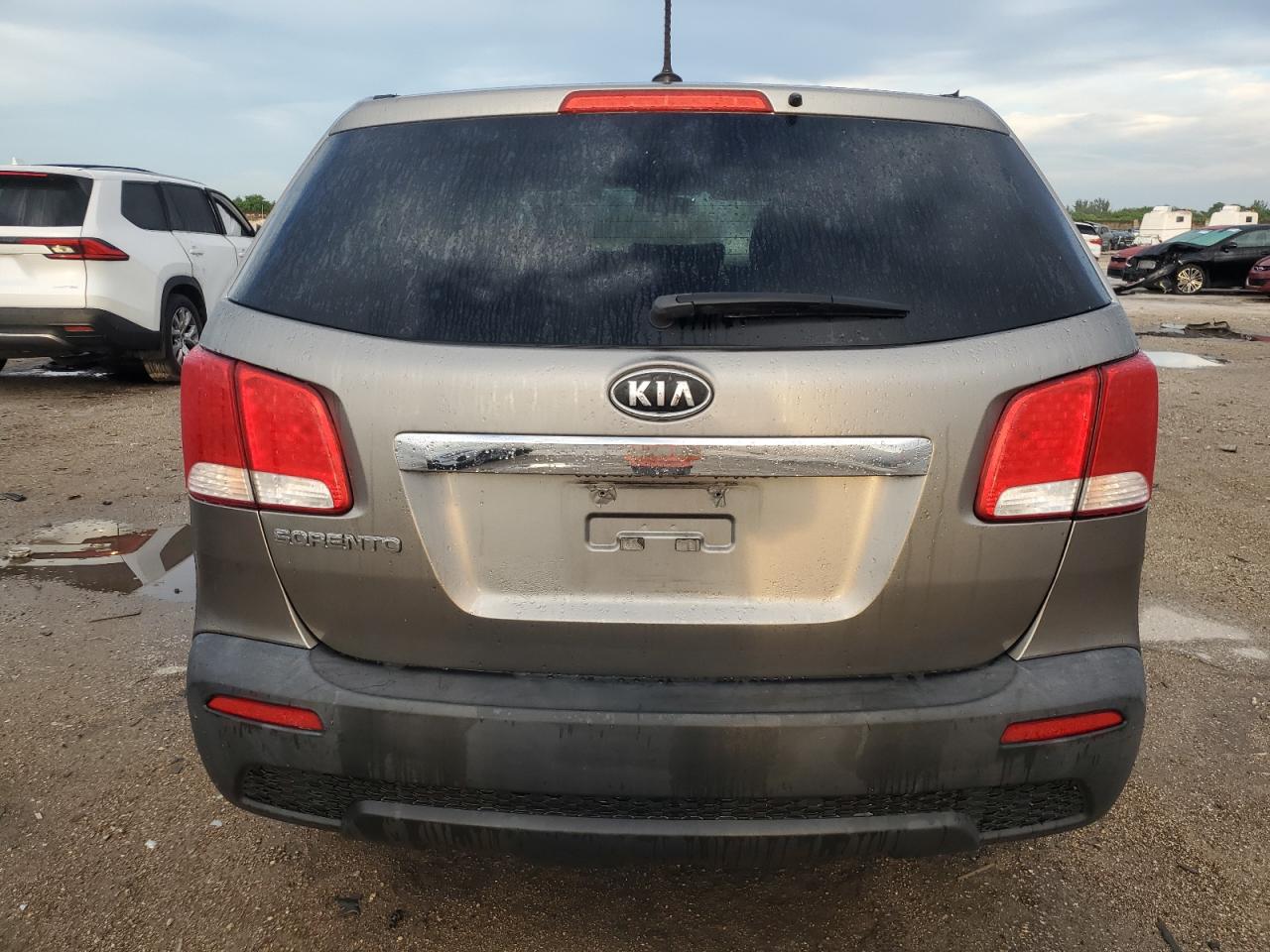 2011 Kia Sorento Base VIN: 5XYKT3A10BG139664 Lot: 70522864