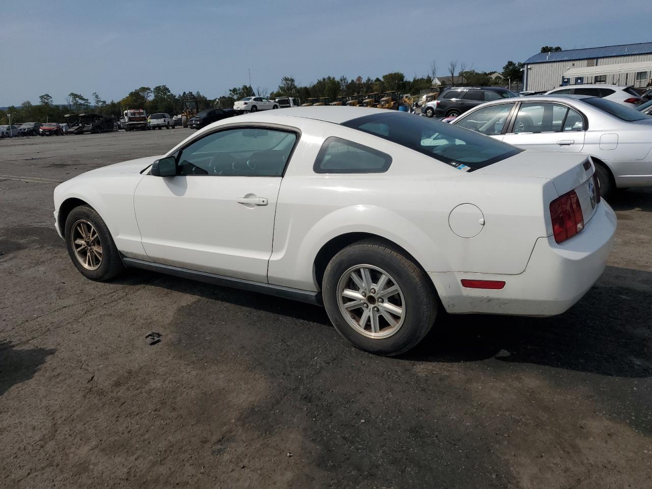 2005 Ford Mustang - Image 2