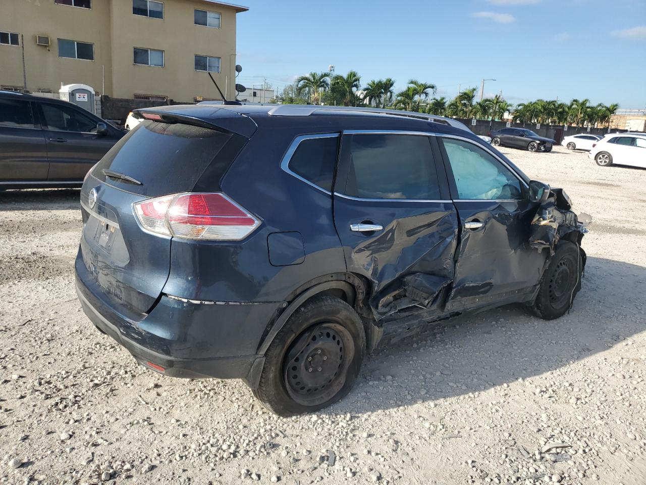 2016 Nissan Rogue - Image 3