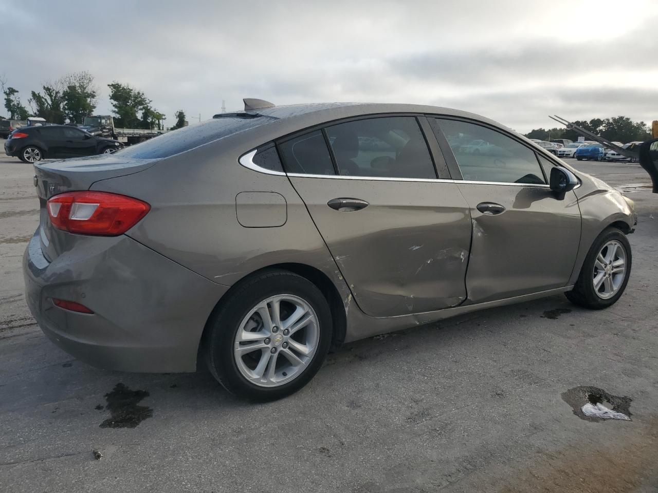 2017 Chevrolet Cruze - Image 3
