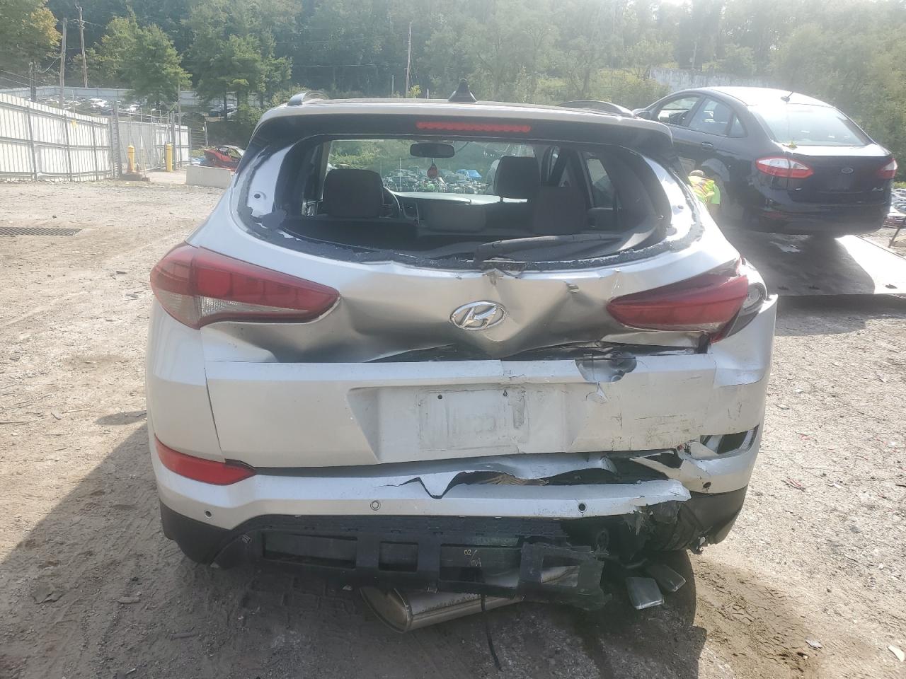 KM8J33A21JU682194 2018 Hyundai Tucson Value