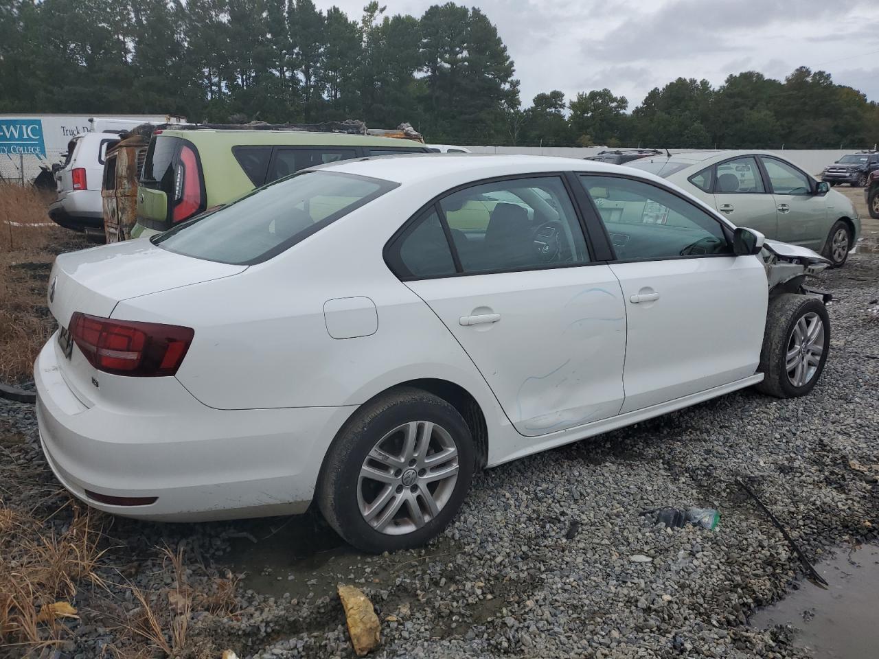 2018 Volkswagen Jetta - Image 3