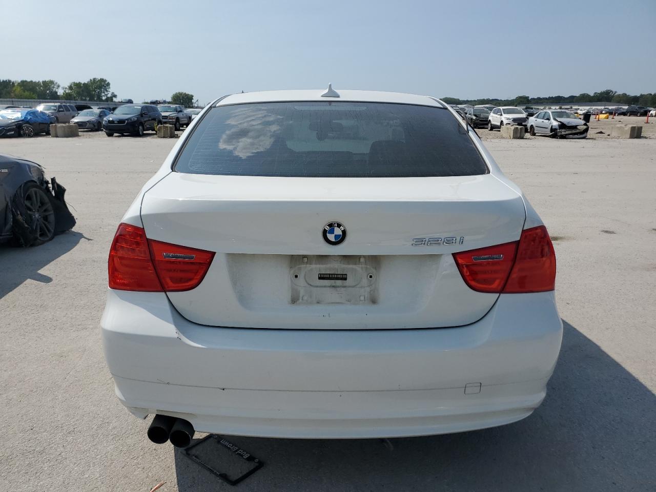 WBAPH7C58BE682071 2011 BMW 328 I