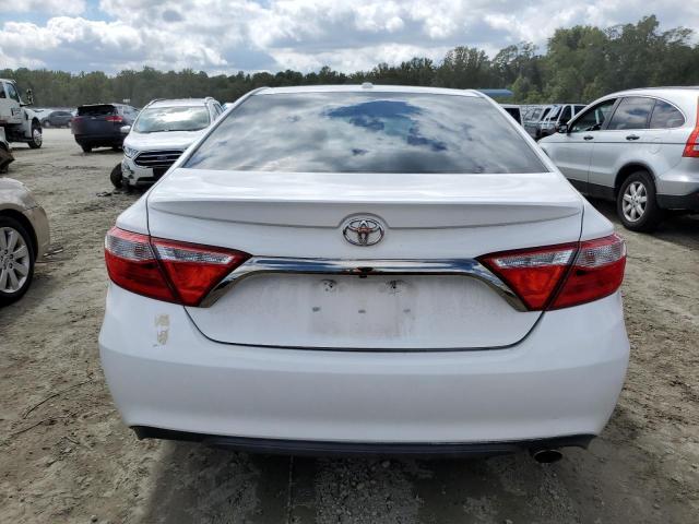 Седани TOYOTA CAMRY 2015 Білий