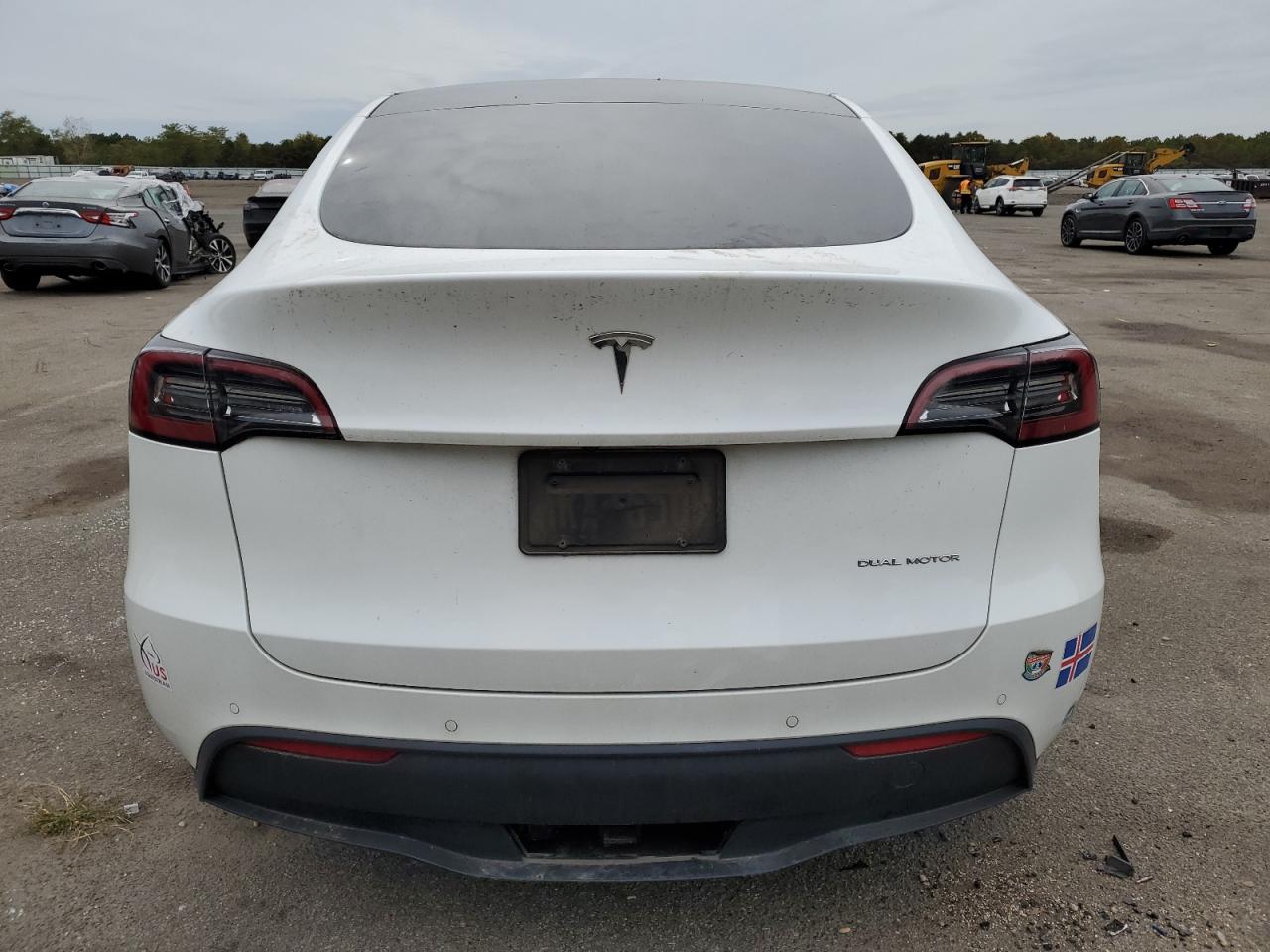 5YJYGDEE6MF240543 2021 Tesla Model Y