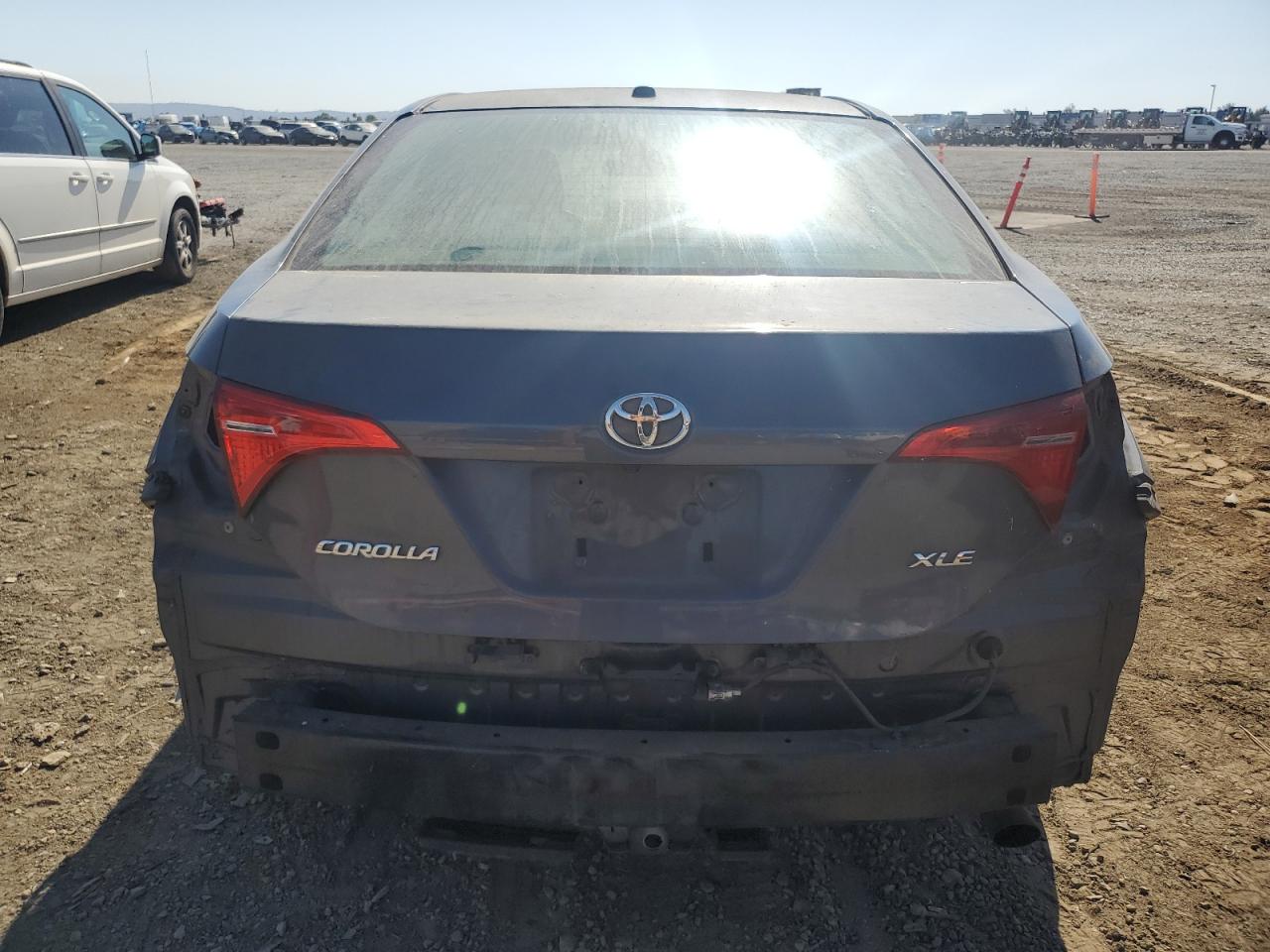 2018 Toyota Corolla L VIN: 5YFBURHE3JP841755 Lot: 70217324