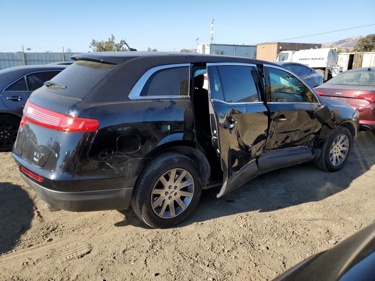 2019 Lincoln MKT - Image 3
