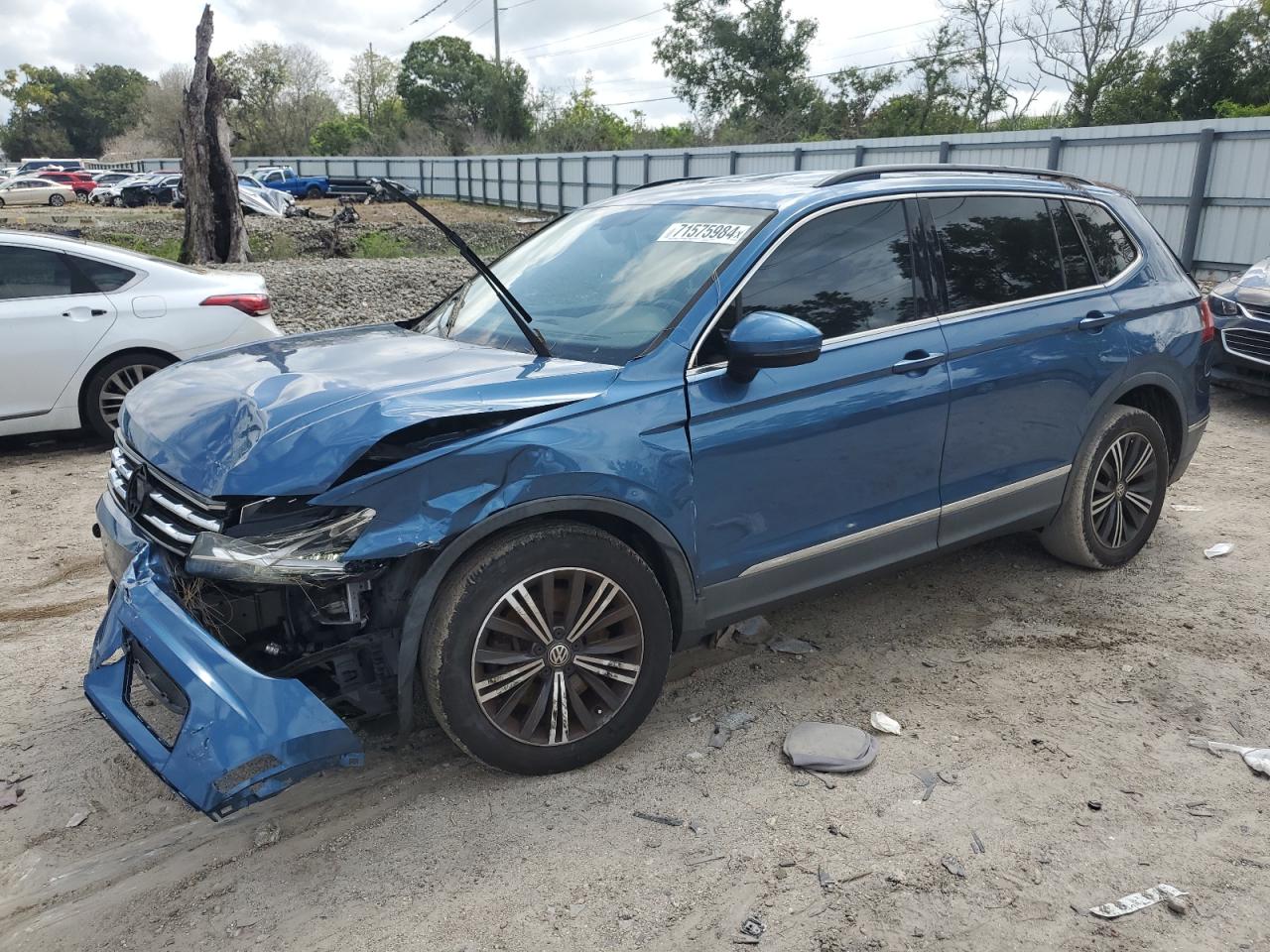 3VV3B7AX3JM044246 2018 VOLKSWAGEN TIGUAN - Image 1