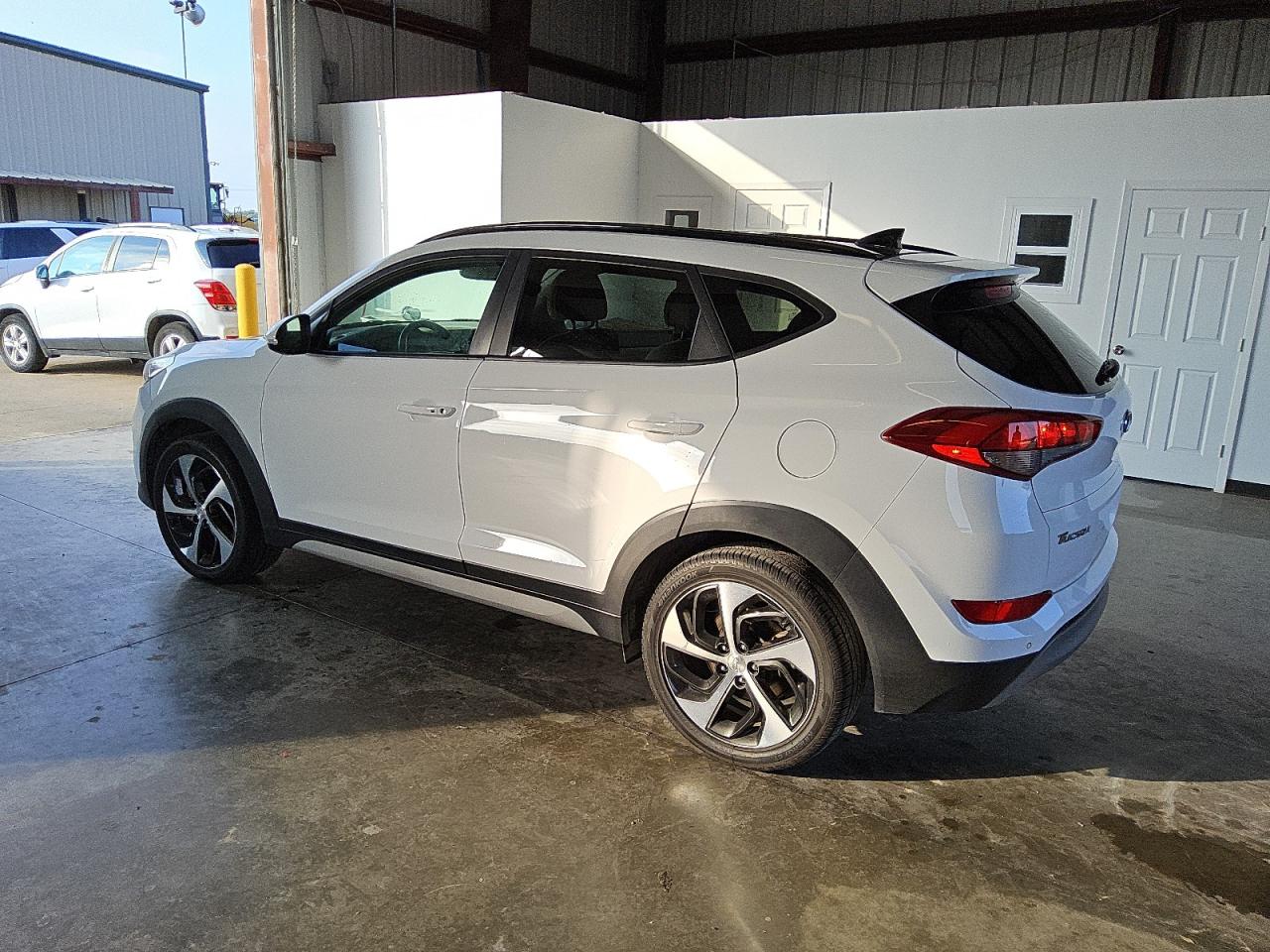 KM8J33A2XJU748418 2018 HYUNDAI TUCSON - Image 2