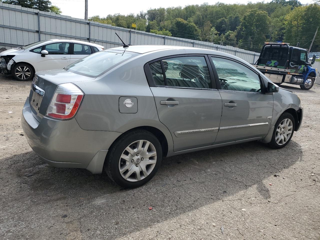 2010 Nissan Sentra - Image 3