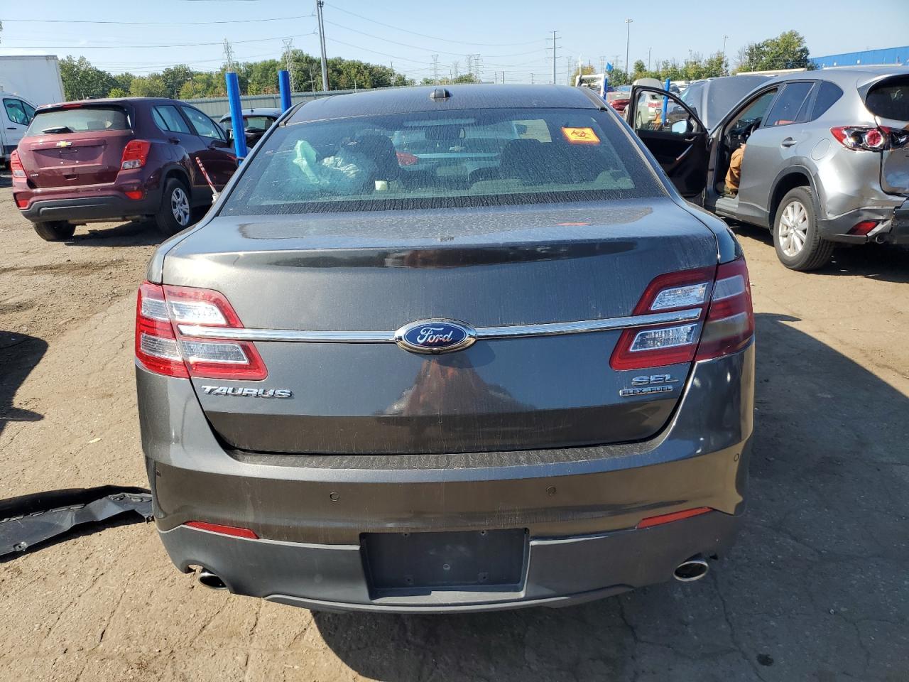 1FAHP2E82JG142051 2018 Ford Taurus Sel