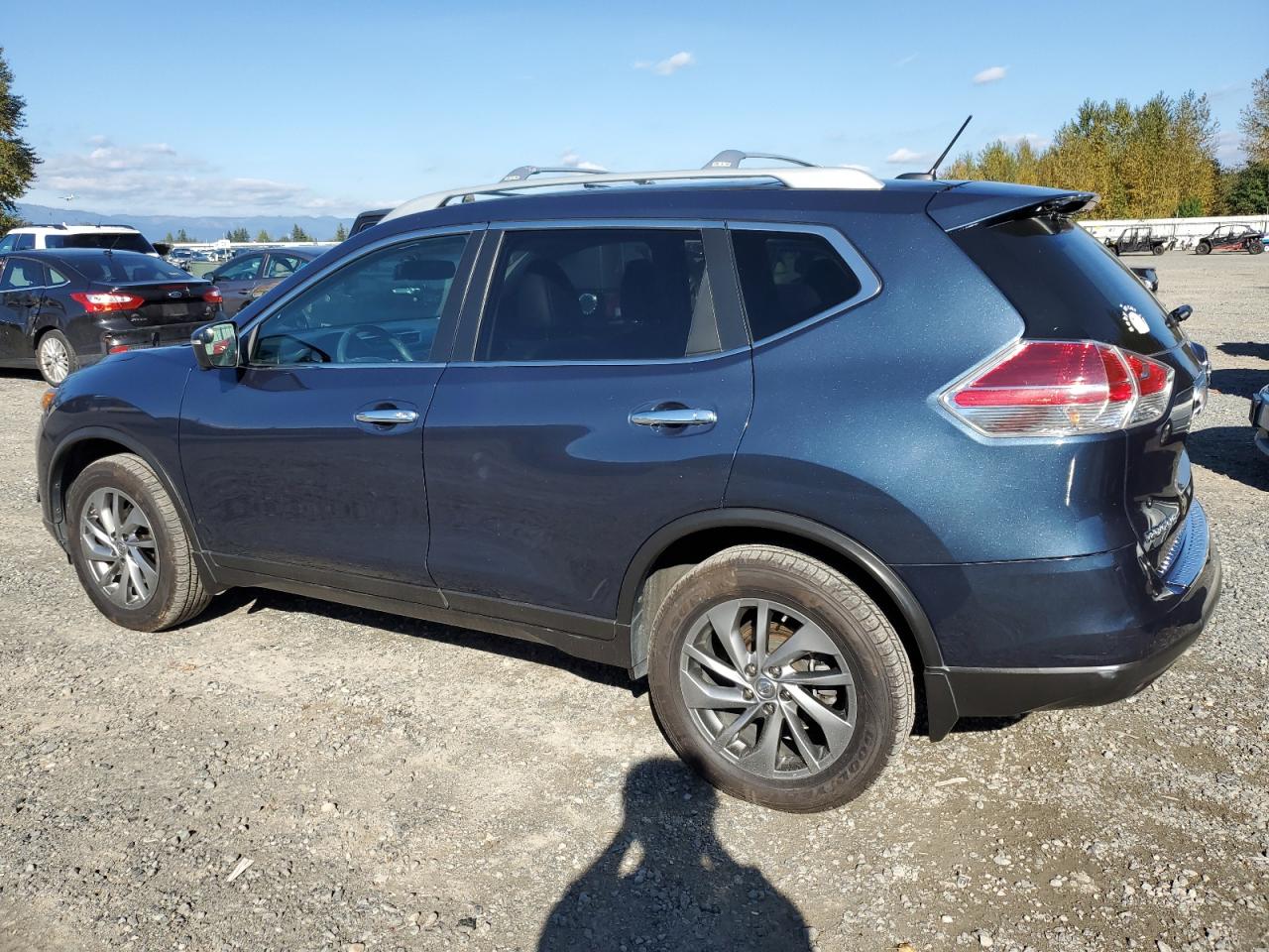 5N1AT2MV2FC828390 2015 NISSAN ROGUE - Image 2