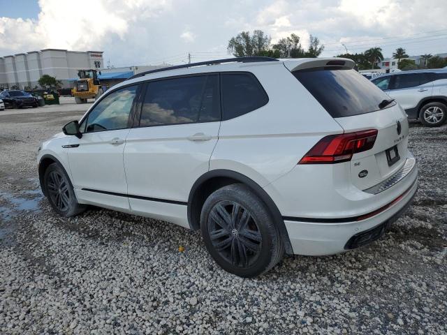 3VVCB7AX8NM158846 Volkswagen Tiguan SE 2