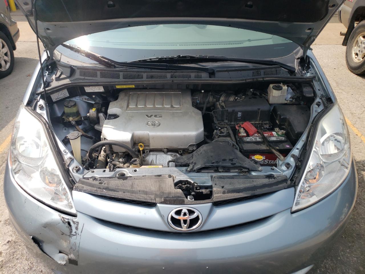 2010 Toyota Sienna - Image 12