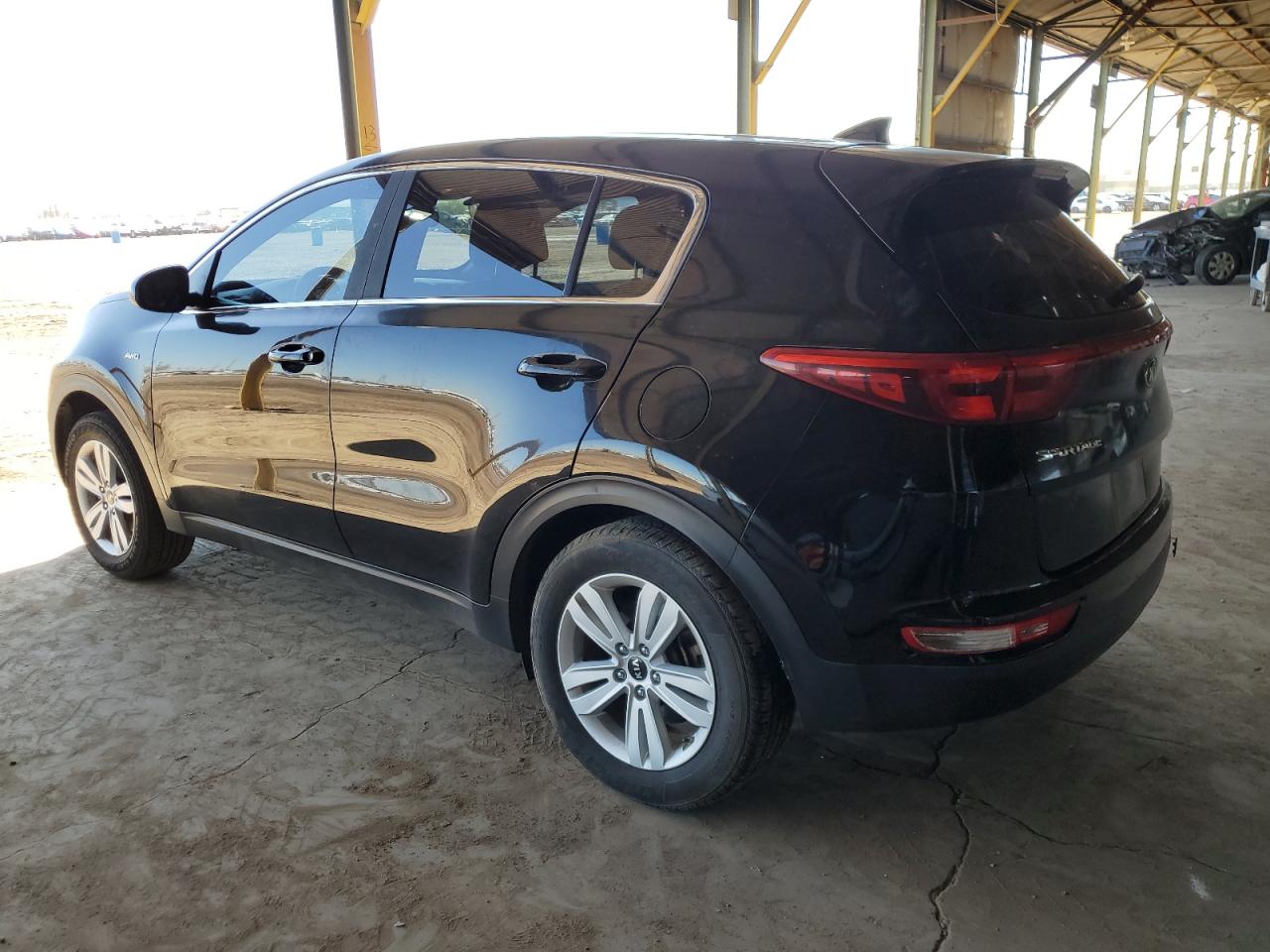 KNDPMCAC9H7206885 2017 KIA SPORTAGE - Image 2