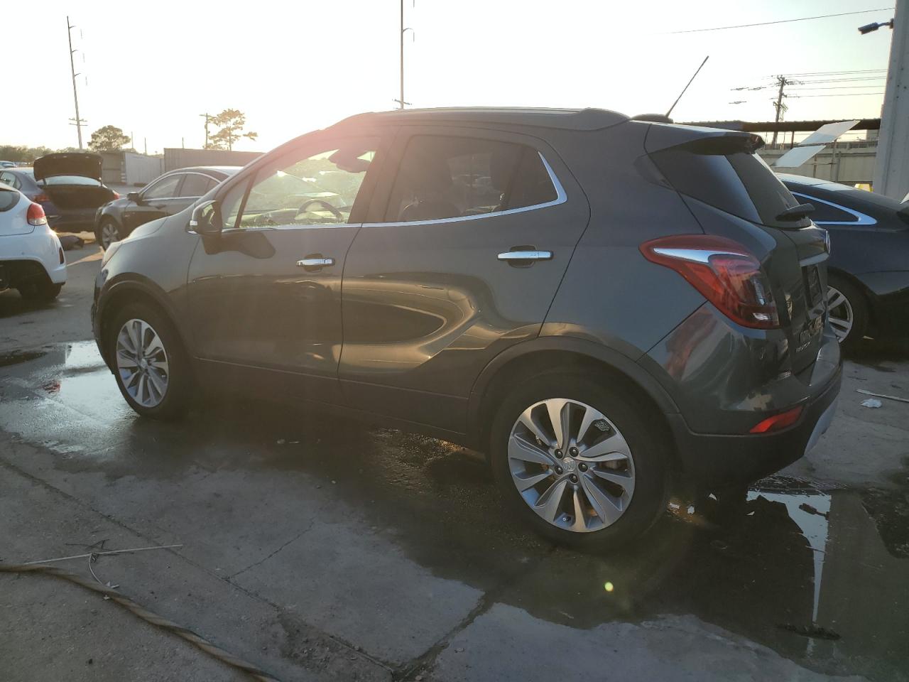 KL4CJASB7JB621606 2018 BUICK ENCORE - Image 2