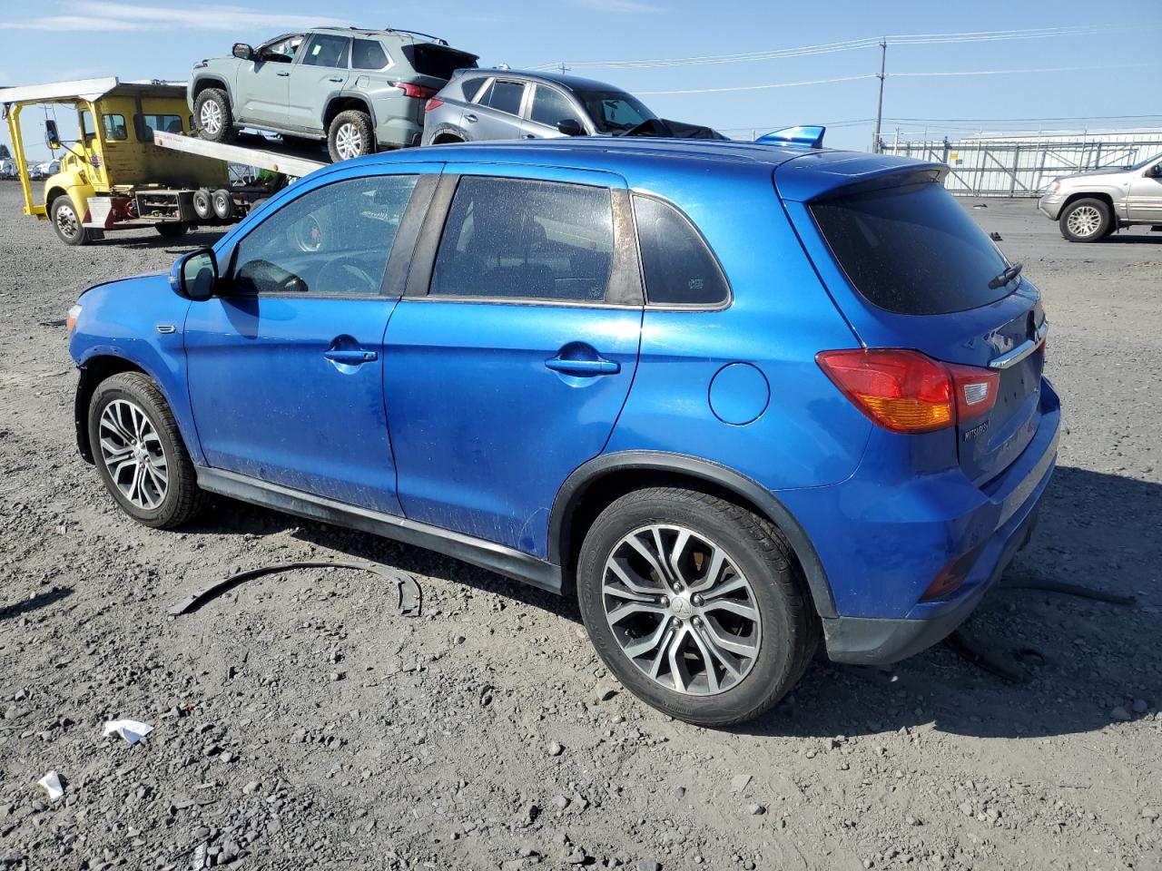 JA4AR3AW1JU014492 2018 MITSUBISHI OUTLANDER - Image 2