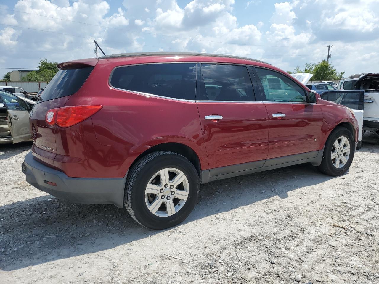 2010 Chevrolet Traverse - Image 3