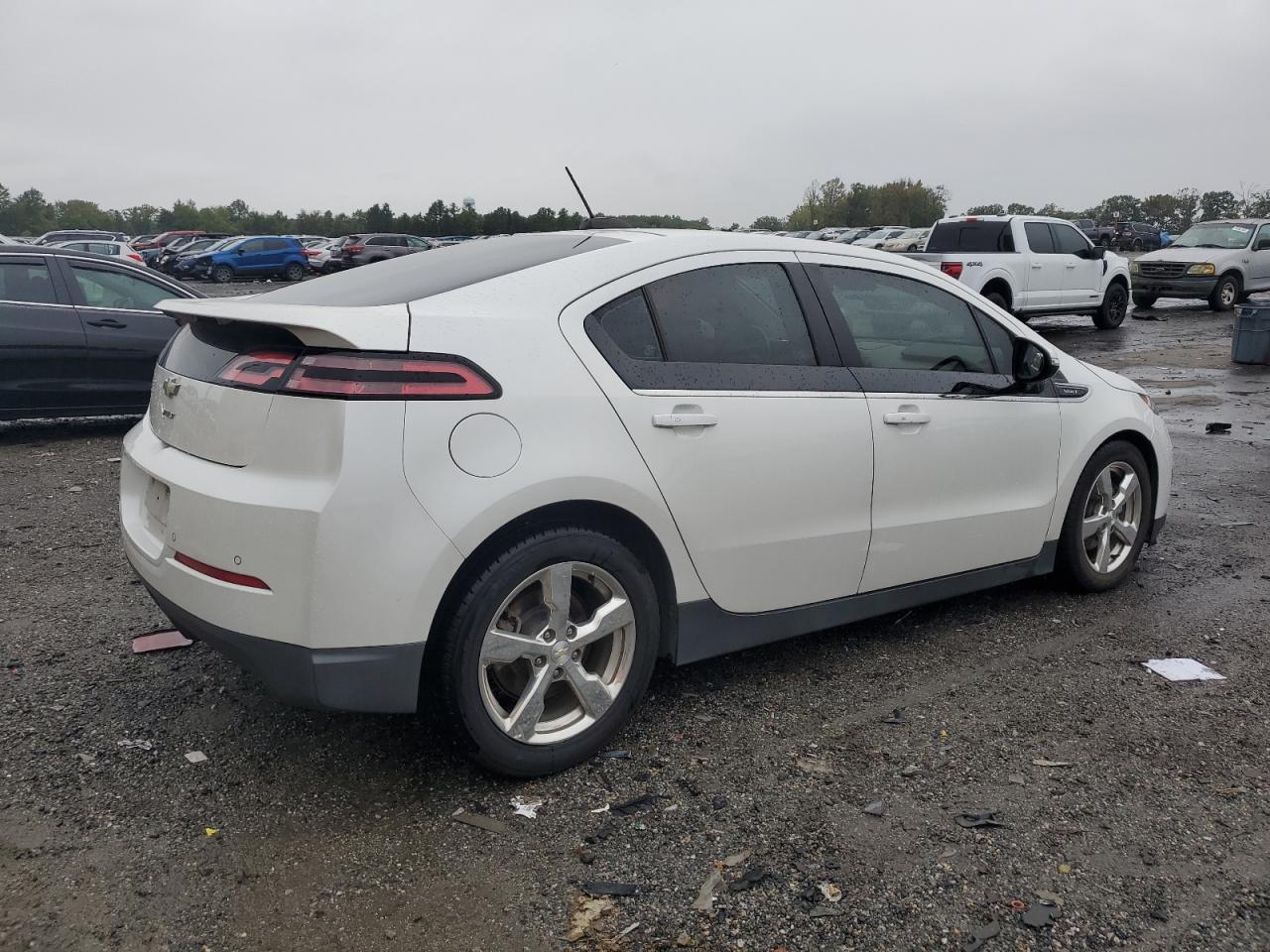 2015 Chevrolet Volt - Image 3