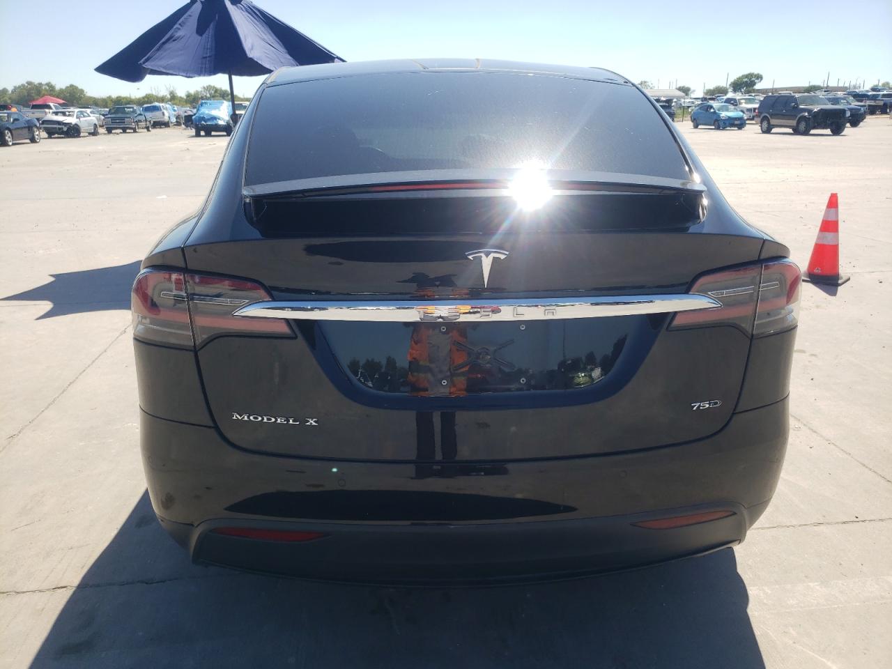 2018 Tesla Model X VIN: 5YJXCBE2XJF111931 Lot: 73542394