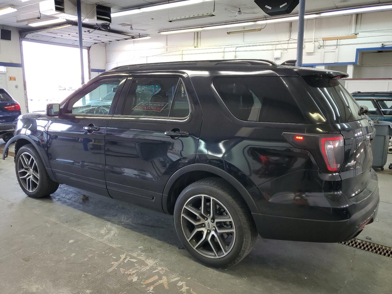 1FM5K8GT5HGA21830 2017 FORD EXPLORER - Image 2