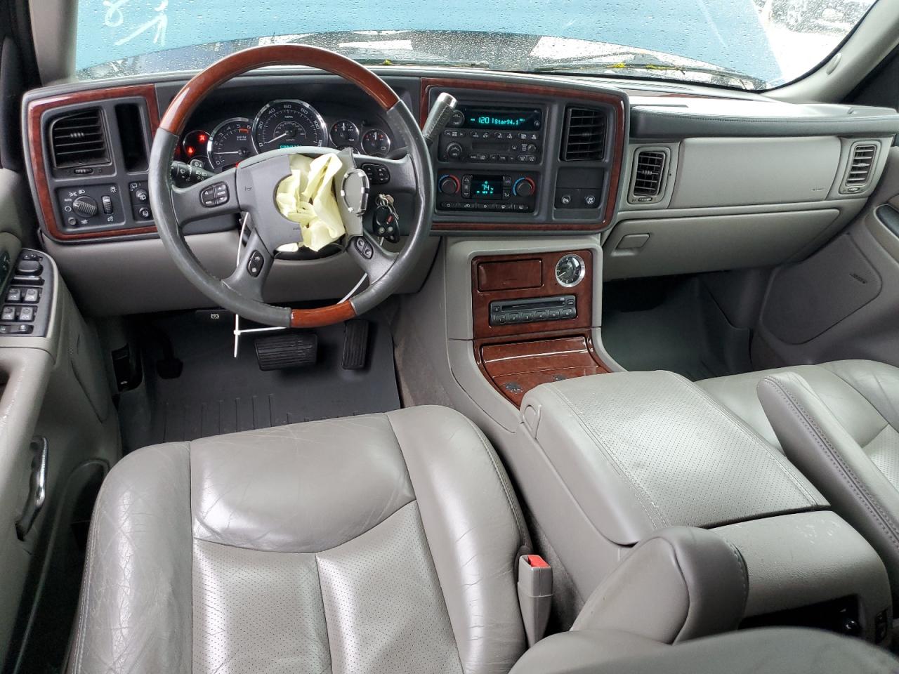 1GYEK63NX5R171524 2005 Cadillac Escalade Luxury