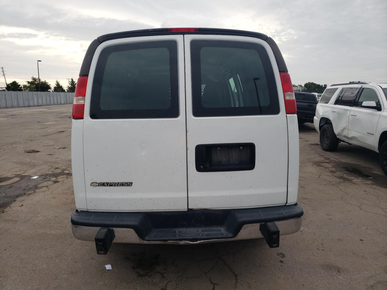 1GCWGAFG7J1903760 2018 Chevrolet Express G2500