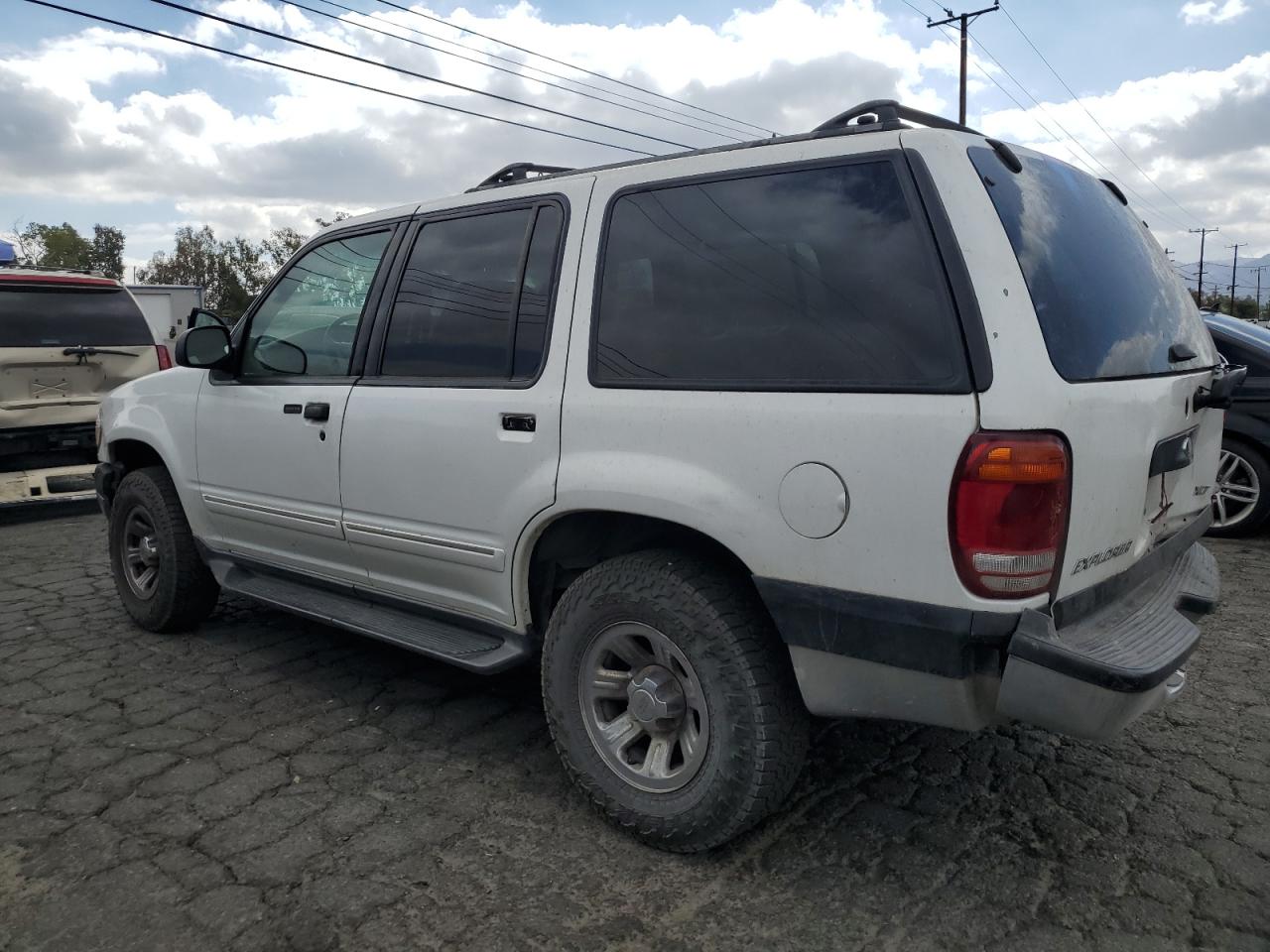 2000 Ford Explorer - Image 2