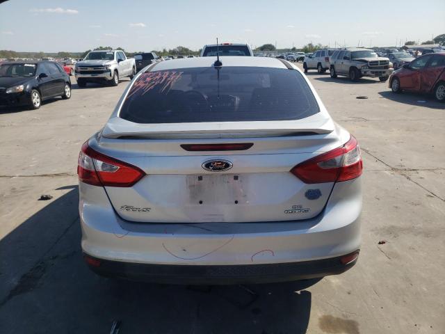 Sedans FORD FOCUS 2014 Silver