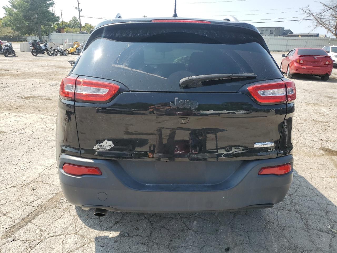 2017 Jeep Cherokee Latitude VIN: 1C4PJLCB4HW617727 Lot: 70632294