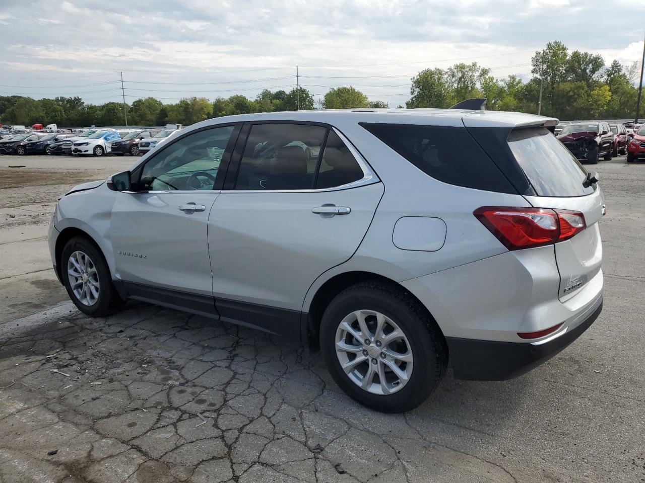 3GNAXJEV9JL100698 2018 CHEVROLET EQUINOX - Image 2