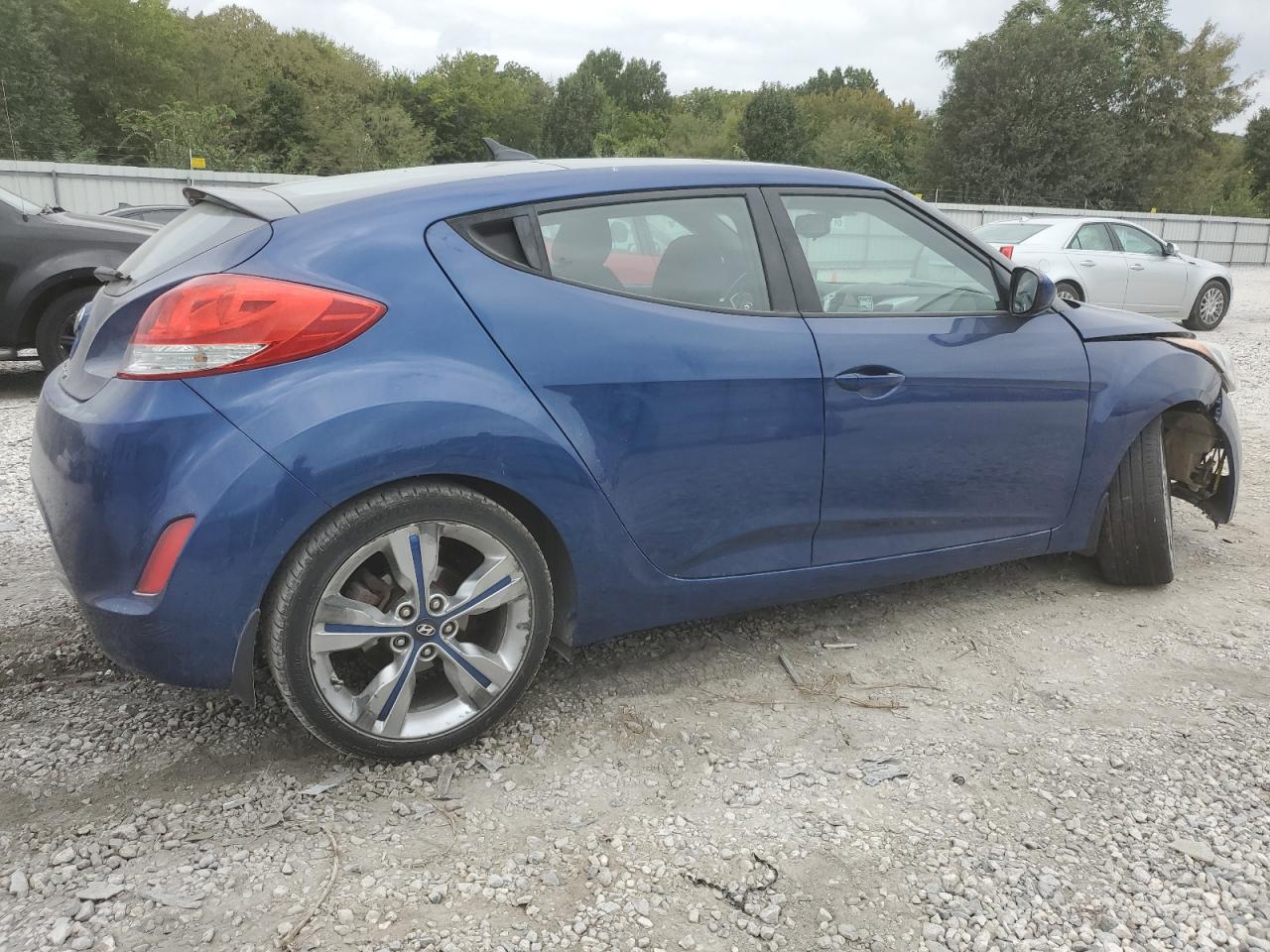 2016 Hyundai Veloster - Image 3