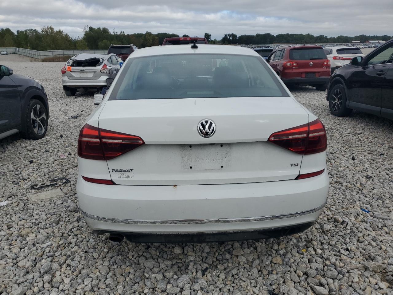 1VWAA7A3XJC030316 2018 Volkswagen Passat S