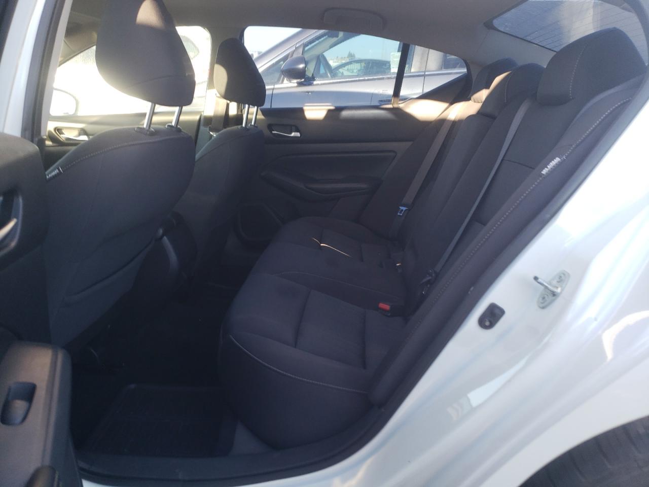 2019 Nissan Altima - Image 10