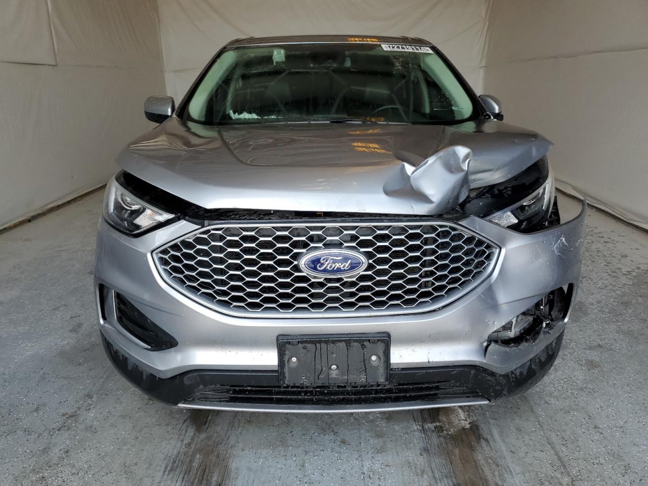 2023 Ford Edge - Image 5