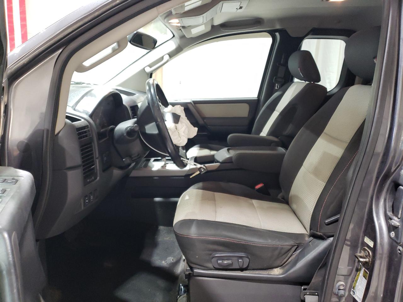 2012 Nissan Titan - Image 7