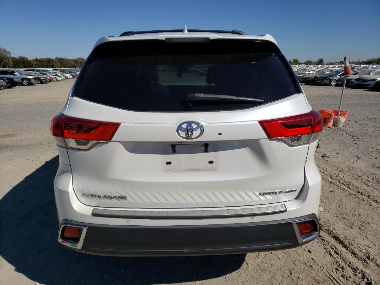 5TDDZRFH0HS455934 2017 Toyota Highlander Limited