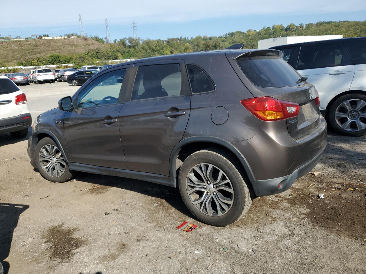 JA4AR3AU6HZ044843 2017 MITSUBISHI OUTLANDER - Image 2