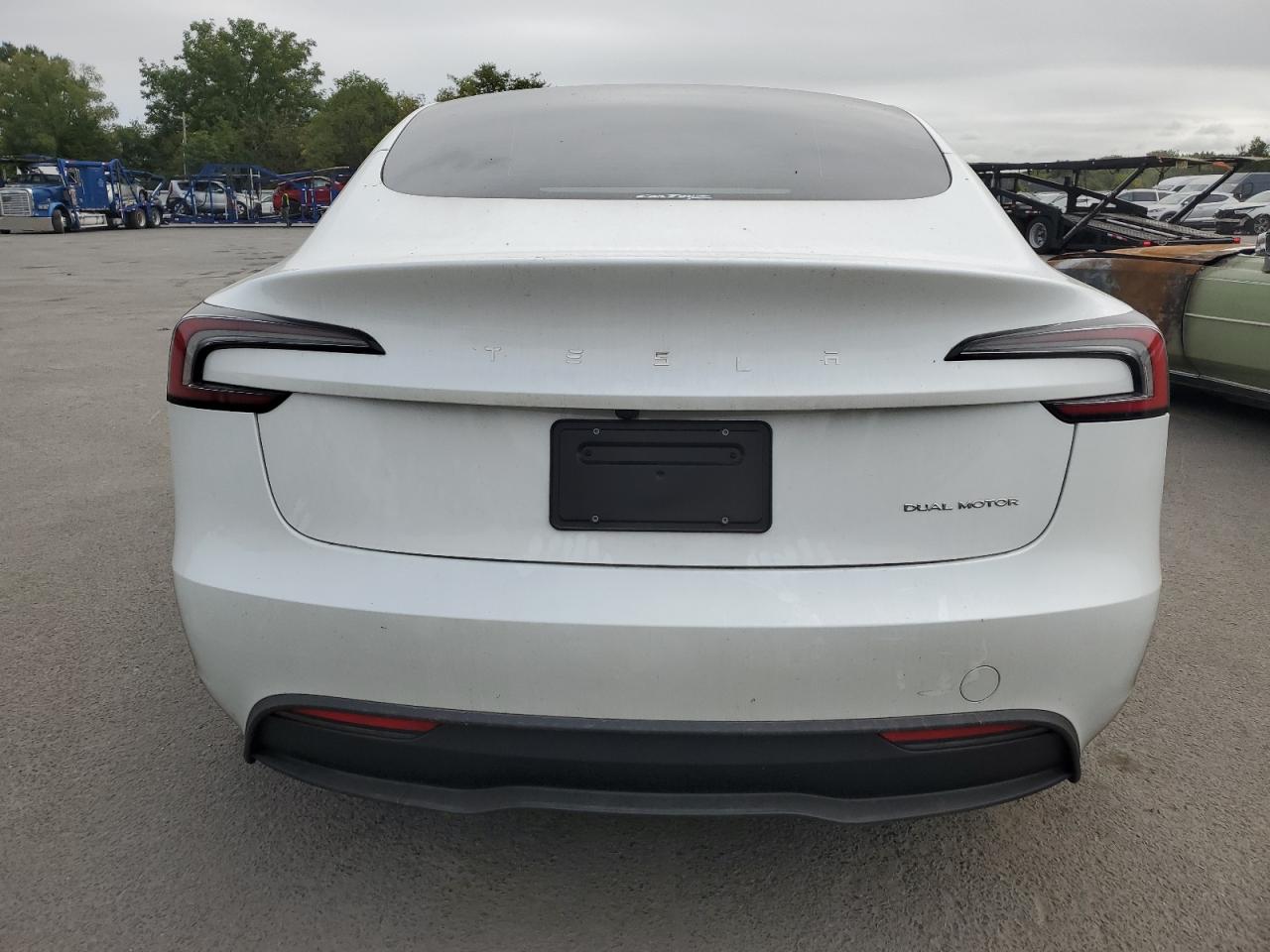 5YJ3E1EB4RF733973 2024 Tesla Model 3